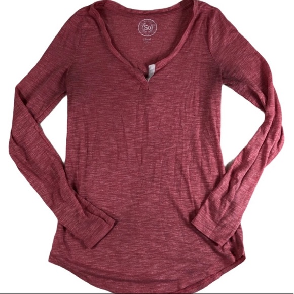 SO 📌 size small long sleeve, split neck, curved hem, maroon color shirt - Picture 1 of 3